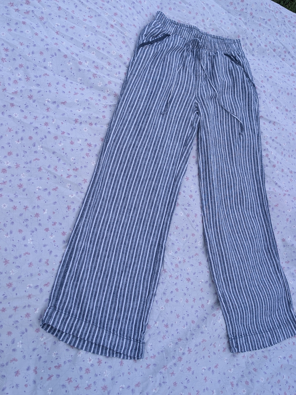 Briggs New York Navy and White Striped Wide-Leg Pants